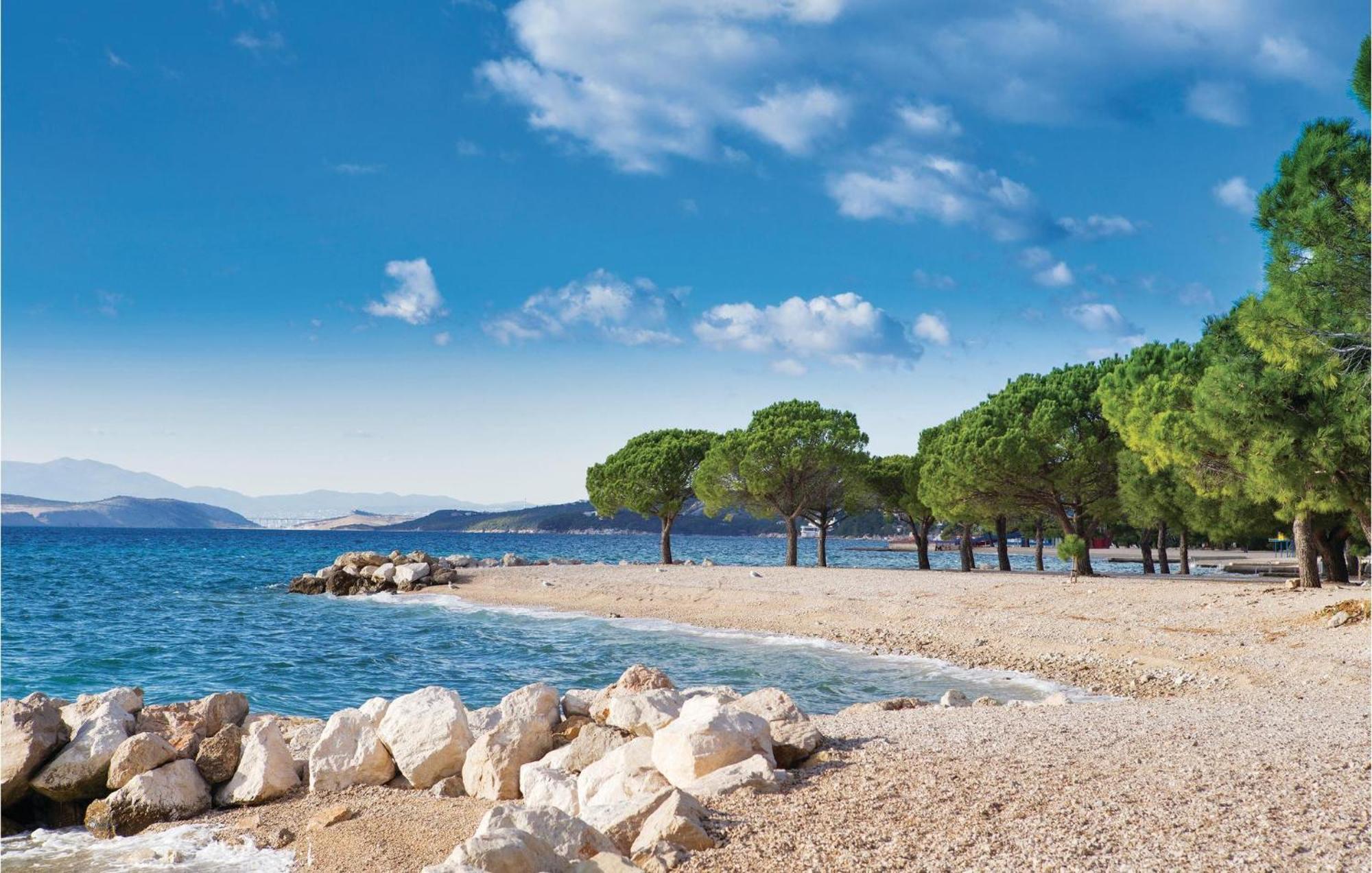 1 Bedroom Cozy Apartment In Crikvenica Exterior foto