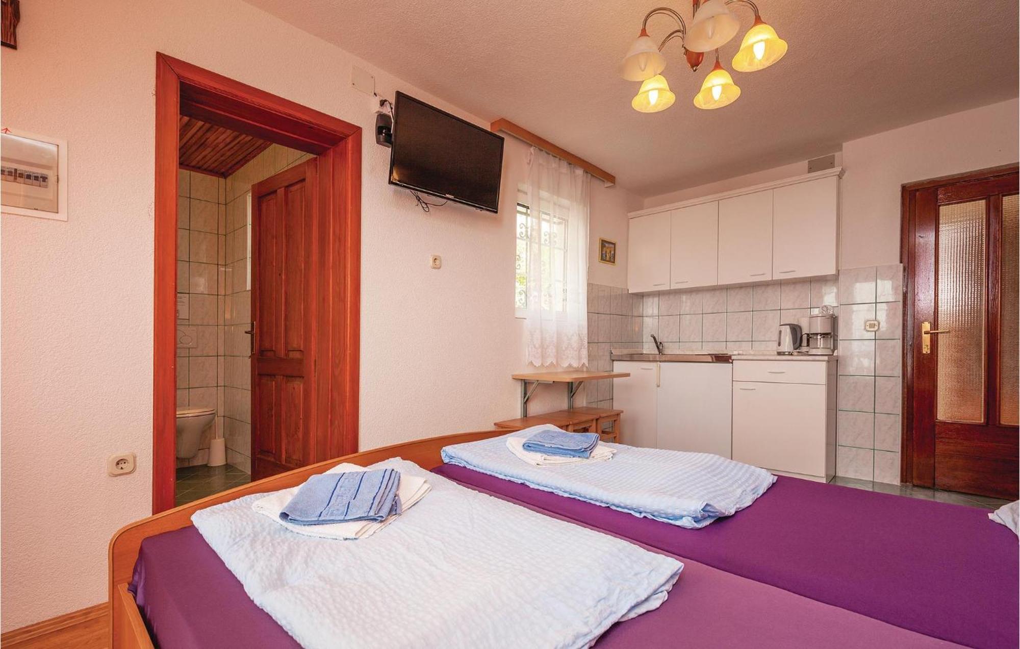 1 Bedroom Cozy Apartment In Crikvenica Exterior foto