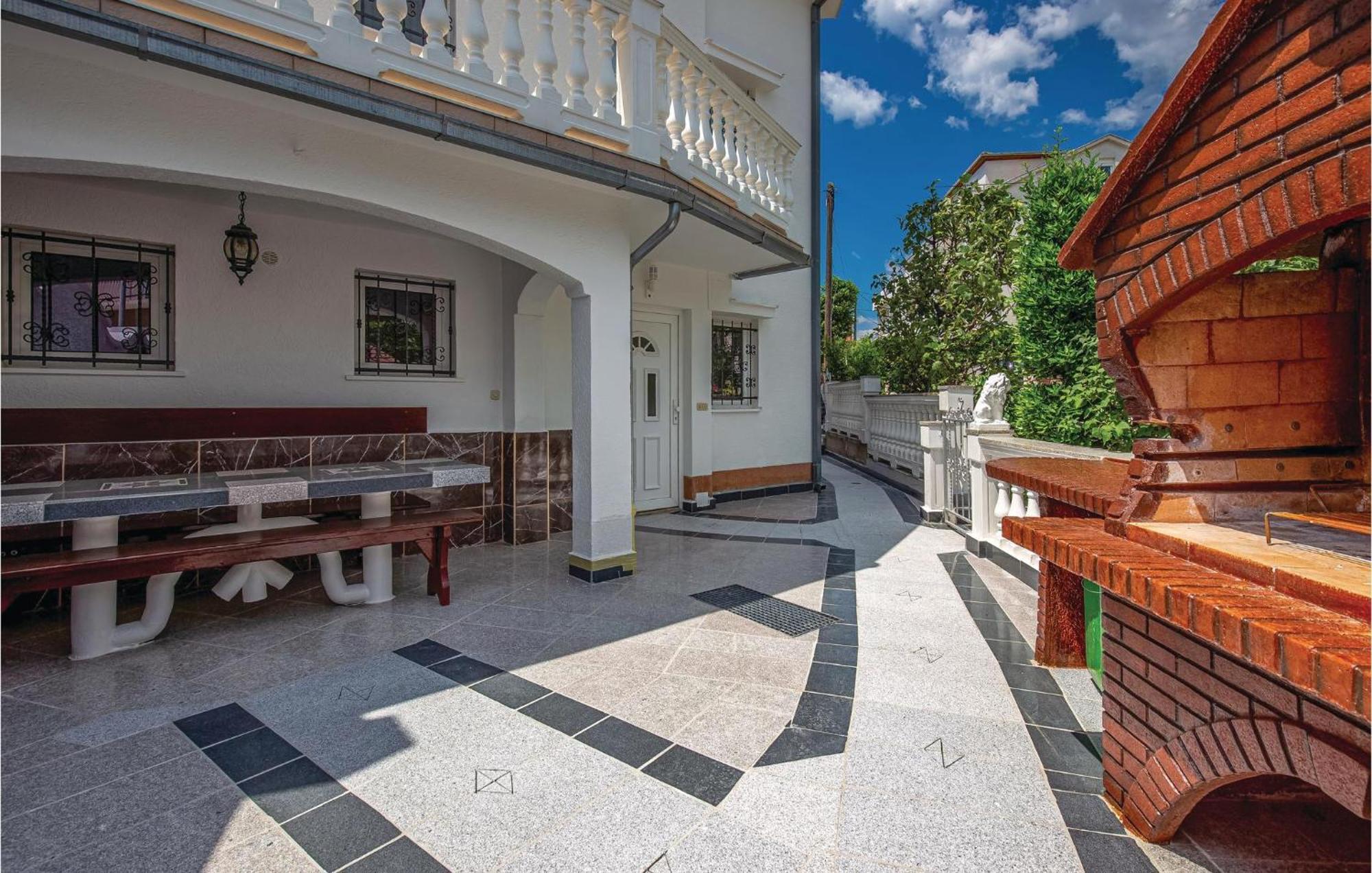 1 Bedroom Cozy Apartment In Crikvenica Exterior foto