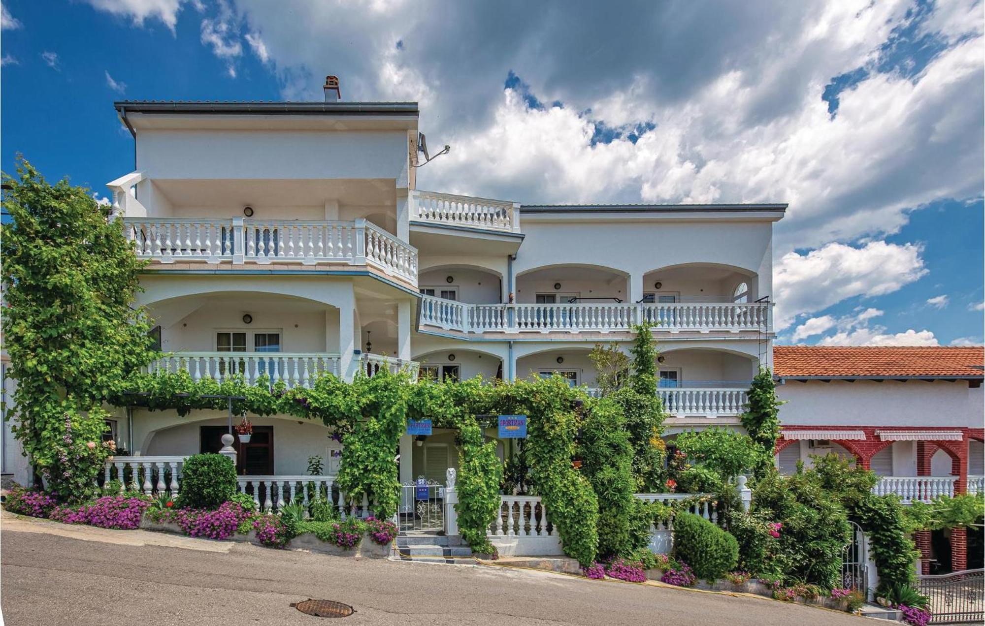 1 Bedroom Cozy Apartment In Crikvenica Exterior foto